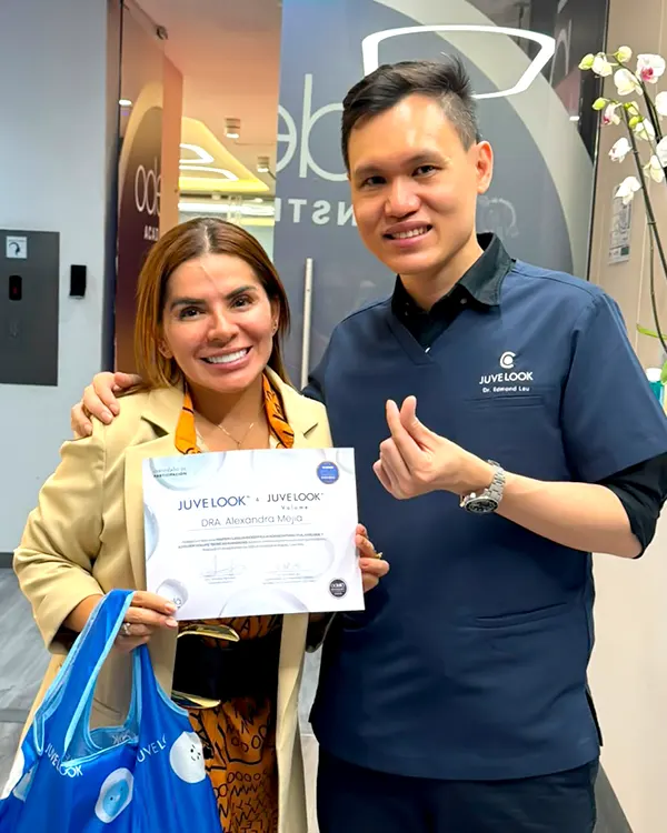 Img-ClinicaMassai-JuveLook-Diploma-Dra-Alexandra-Mejía